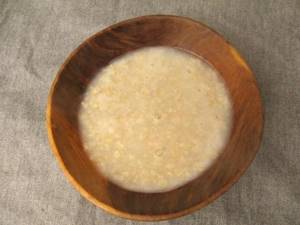 Oatmeal cooked in water contains minimal calories