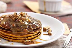 Oat pancakes with nuts