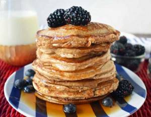 Oat pancakes with berries