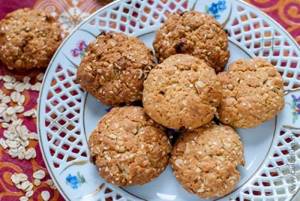 Cookies made from muesli and cottage cheese.