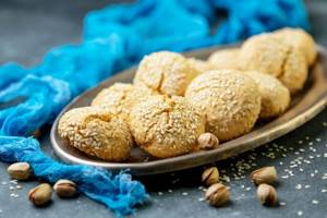 shortbread cookies with sesame seeds