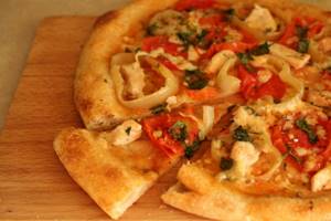 Пицца на закваске с овощами и сыром