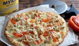 Pizza PP with minced chicken in the oven, in a frying pan. Recipe with mushrooms, cottage cheese, pineapples 
