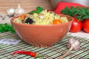 Pilaf with pork. Calorie content per 100, 200 grams, BJU in a slow cooker, oven, cauldron, in a frying pan 