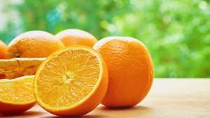 Do oranges help with weight loss and is it possible to gain weight from them?