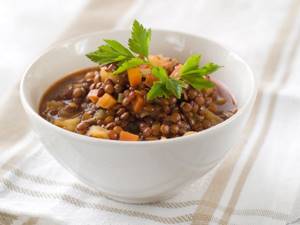 При желании можете дополнить рецепт диетического супа из чечевицы для похудения сухими травами