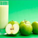Fasting day on apples and kefir