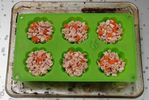 Arrange meat with carrots