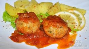 Fish meatballs in tomato-soy sauce