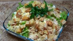 Caesar salad with Chinese cabbage, chicken and croutons