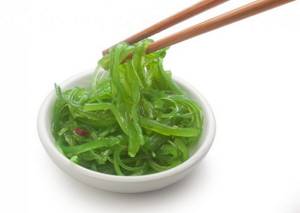 Chuka salad: benefits and harms of seaweed