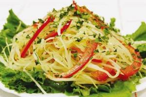 Apple salad with cabbage