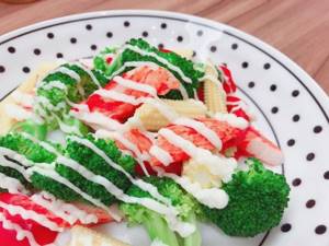 Салат с крабовыми палочками: диетические рецепты