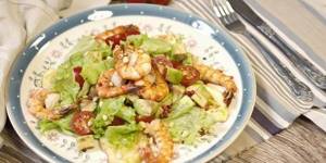 Salad with shrimp