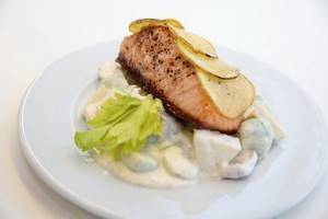 Salmon with milk and vegetables