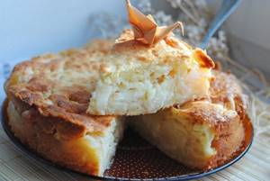Charlotte with sour cream and apples in the oven, delicious step-by-step recipe with photos and videos