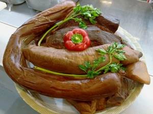 Shuzhuk and kazy: how to cook horse meat sausage in Kazakh style