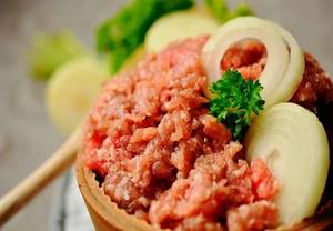 How many calories are in minced meat?