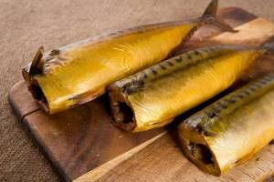 How many calories are in smoked mackerel?