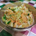 how many calories are in fresh cabbage salad with cucumber and carrots