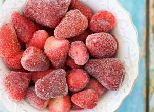 how many calories are in frozen strawberries