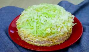 Layered salad with chicken
