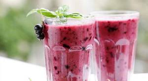 Smoothie with currants