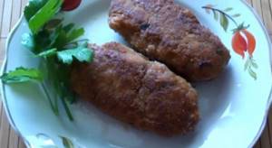 Juicy minced pork cutlets with cheese without bread