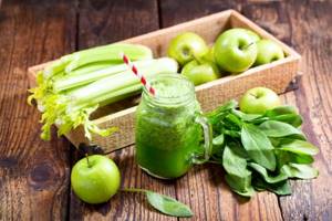 Apple juice with spinach