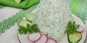 Salted cottage cheese with herbs