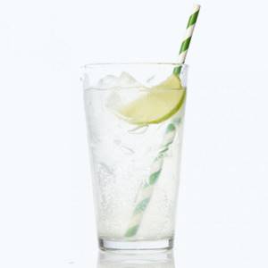 Glass with water and lime.
