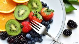 Свежие фрукты входят в рацион японской диеты.