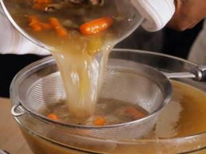 Pork broth: cooking tips, cooking time and calorie content