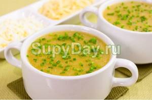 Cream of cheese and zucchini soup