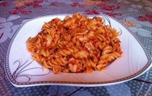 Hearty food in a hurry. Quick fried pasta 