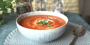 Tomato puree soup with cauliflower, bell pepper, onion and garlic: a simple recipe