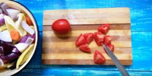 Chop tomatoes into large slices