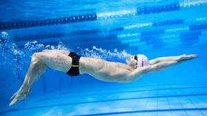 Training in the pool. Programs for women and men 
