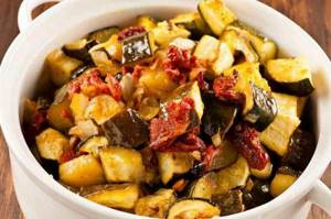 Stewed zucchini with vegetables
