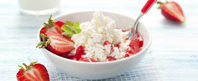 Cottage cheese is recognized as an ideal product for weight loss, as it contains a lot of protein and a small amount of carbohydrates.