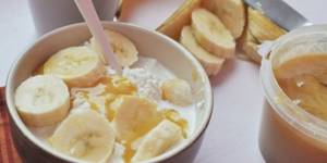 Cottage cheese with bananas