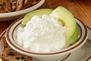 cottage cheese with avocado pieces