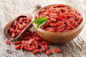 Eating goji berries for weight loss