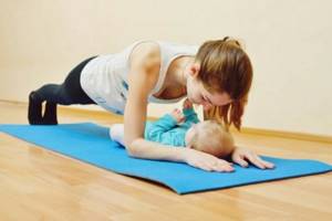 упражнение планка с ребенком
