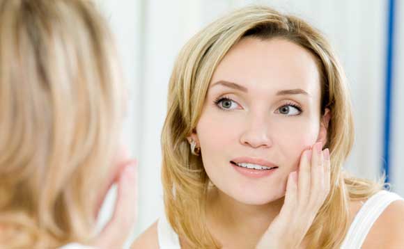 Moisturizing oil for facial skin rejuvenation at home