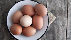 100 g of egg powder contains 43% iodine.
