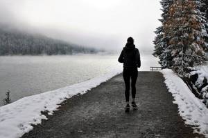 What to wear outdoors in winter to avoid getting sick: clothes and shoes for the season