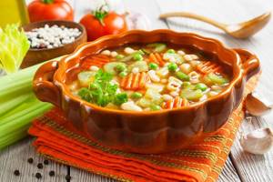 In some versions, the diet soup recipe is supplemented with carrots, green peas and fresh herbs