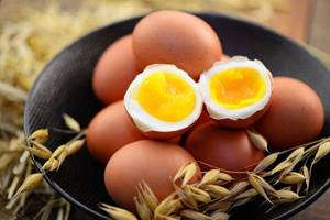 В яйцах сосредоточены колоссальные запасы белка, органических кислот