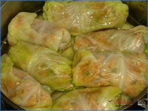 Variations of cooking cabbage rolls in a slow cooker